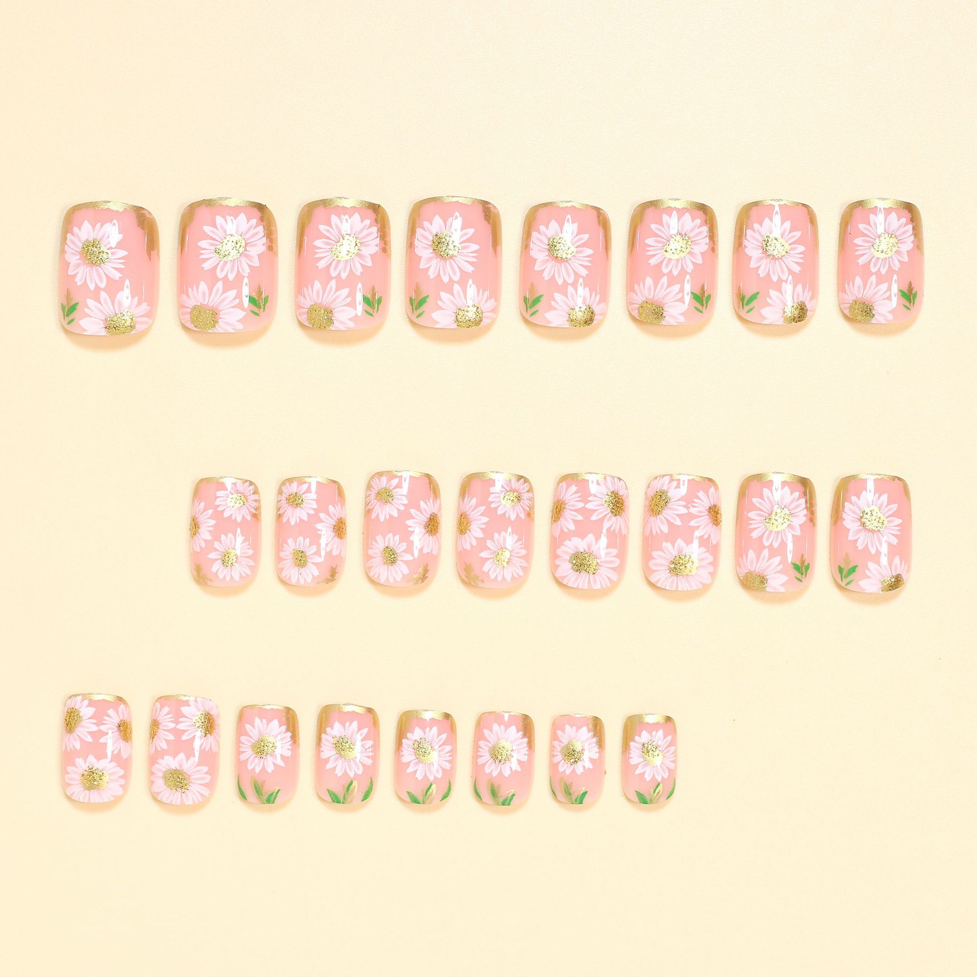 Unghie Finte Corte Quadrate co - Embroidery Embellishments recensione e prezzo